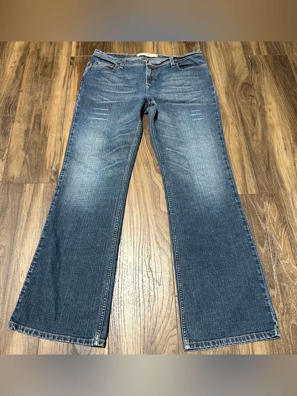 Express Jeans Women’s  14 L Precision Fit Sarula Bootcut Blue Light Wash  Denim